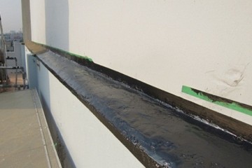 Cách chống thấm tường giáp ranh khi có khoảng hở giữa hai nhà